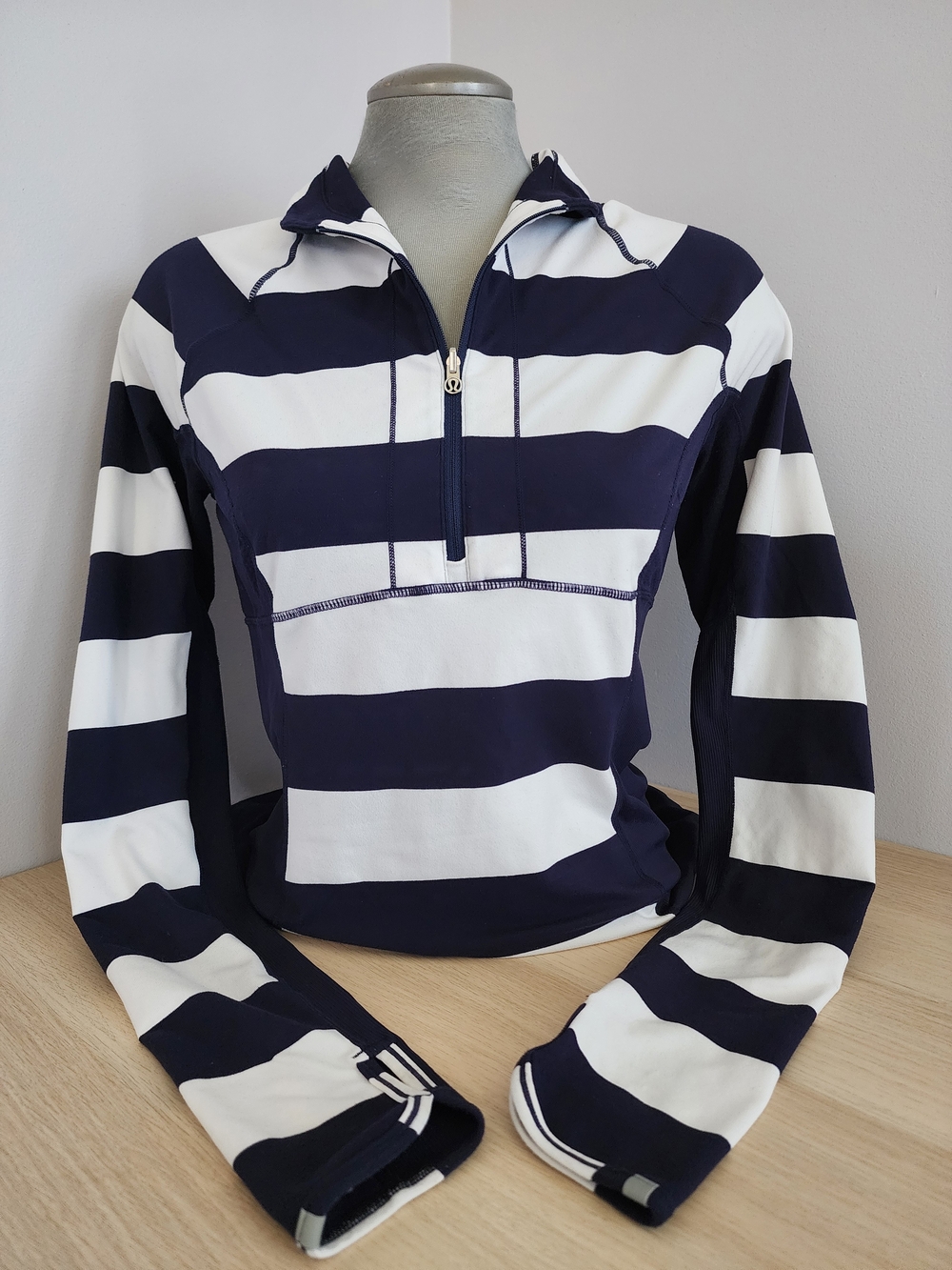Lululemon Run Switch Back 1/2 Zip Striped Pullover Deep Indigo White Size 10
